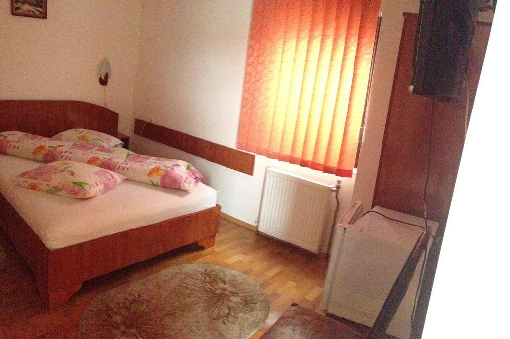 Motel Buti Sighetu Marmaţiei Pokoj fotografie
